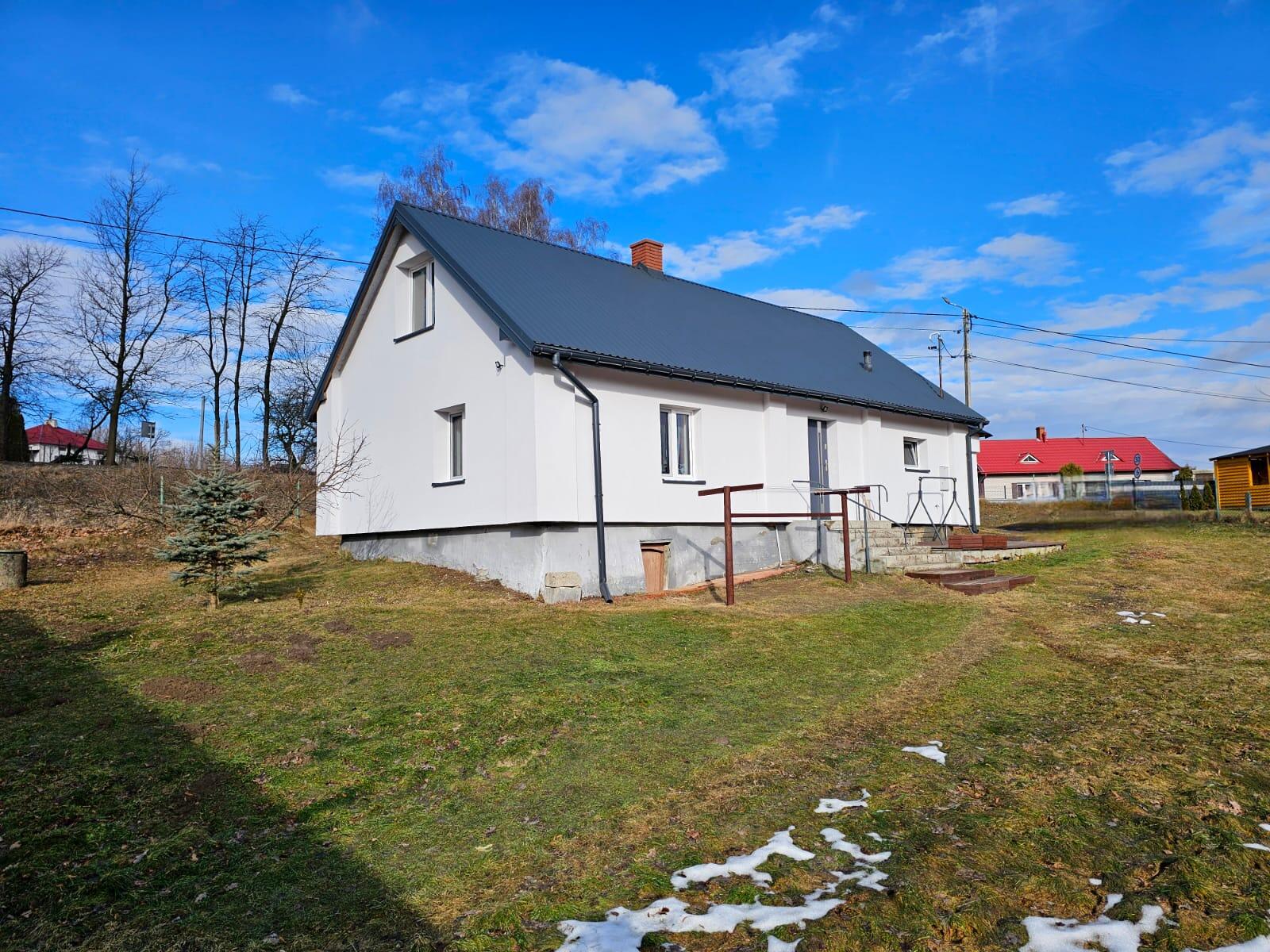 Dom gotowy do zamieszkania budynek gosporadczy plac zabaw działka - zdjęcie 5