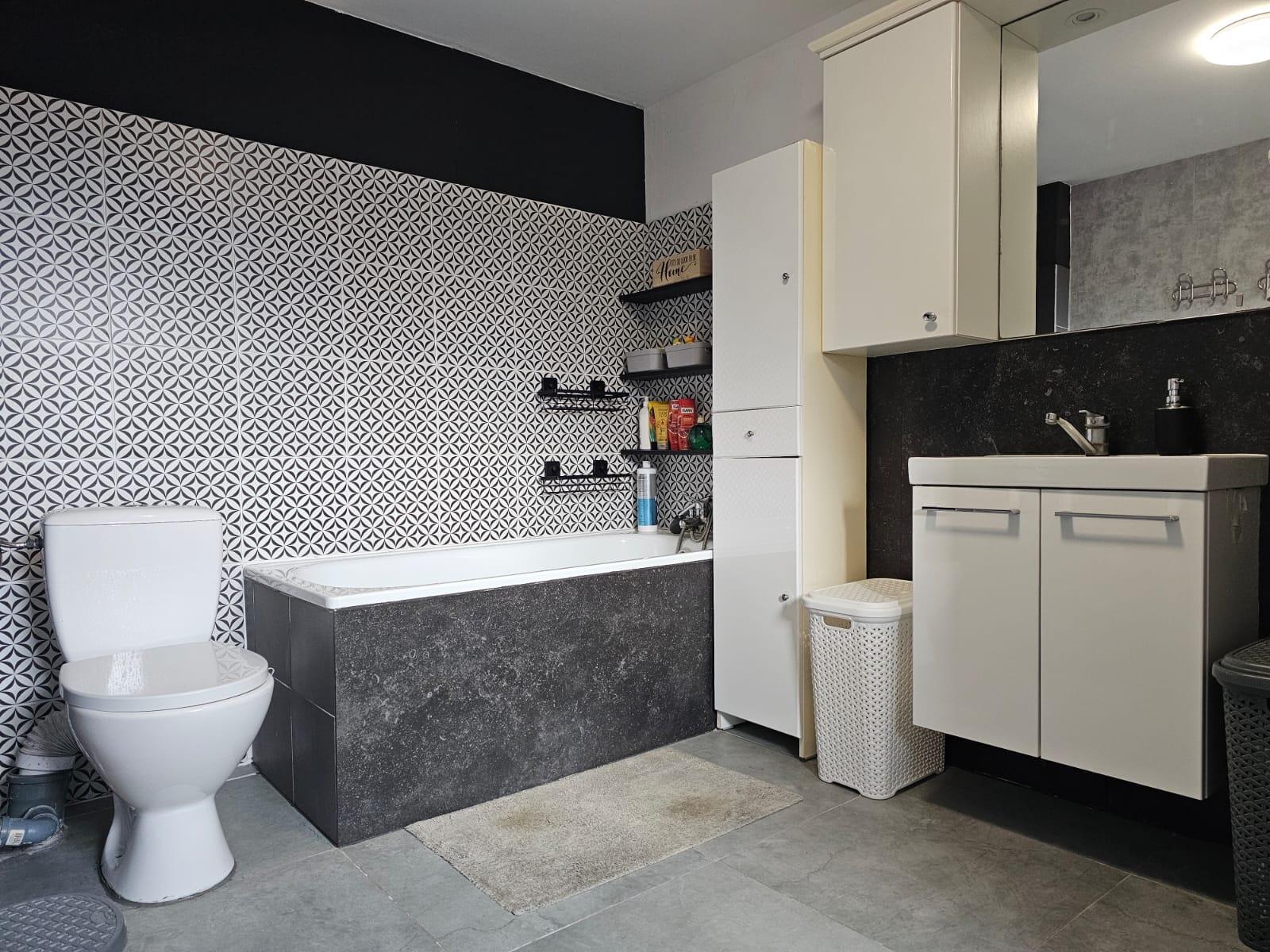 Dom gotowy do zamieszkania budynek gosporadczy plac zabaw działka - zdjęcie 15