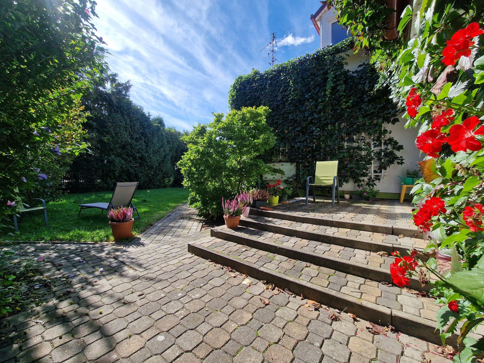 Dom z warsztatem samochodowym - zdjęcie 2