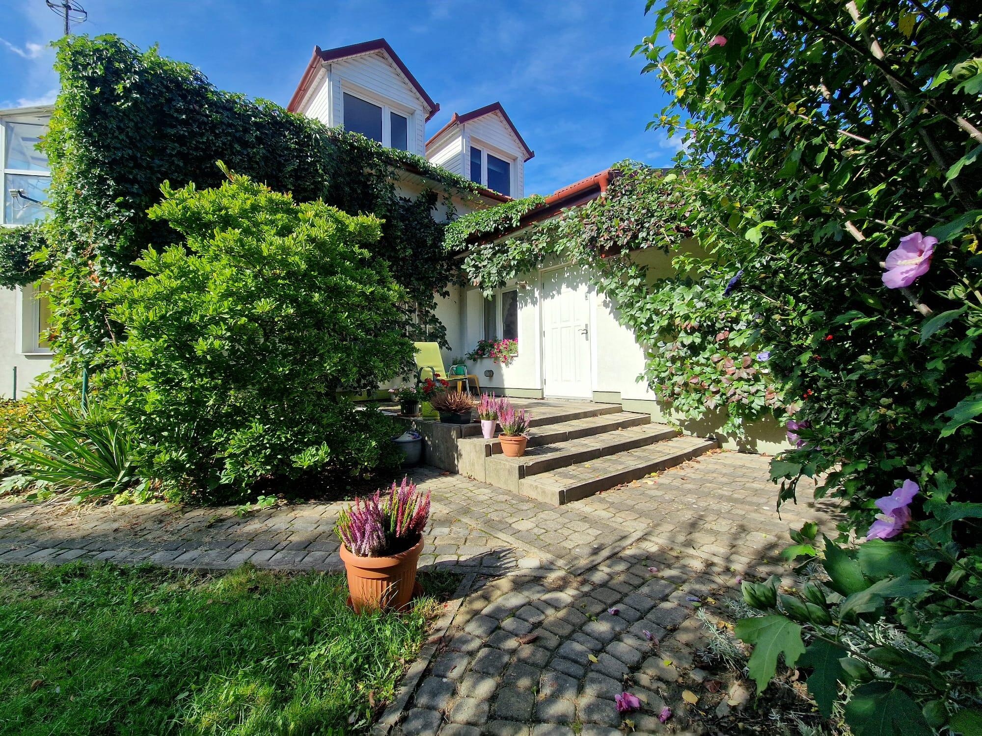 Dom z warsztatem samochodowym - zdjęcie 3