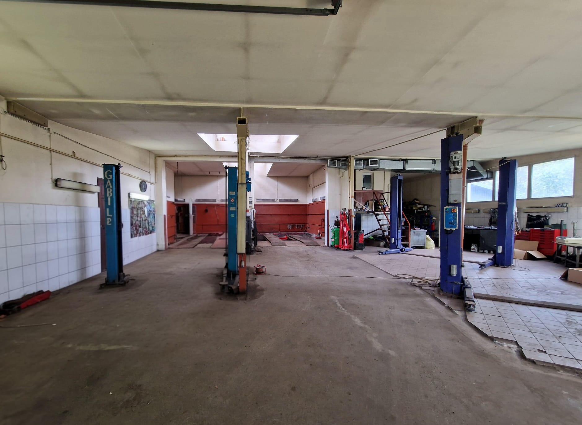 Dom z warsztatem samochodowym - zdjęcie 6