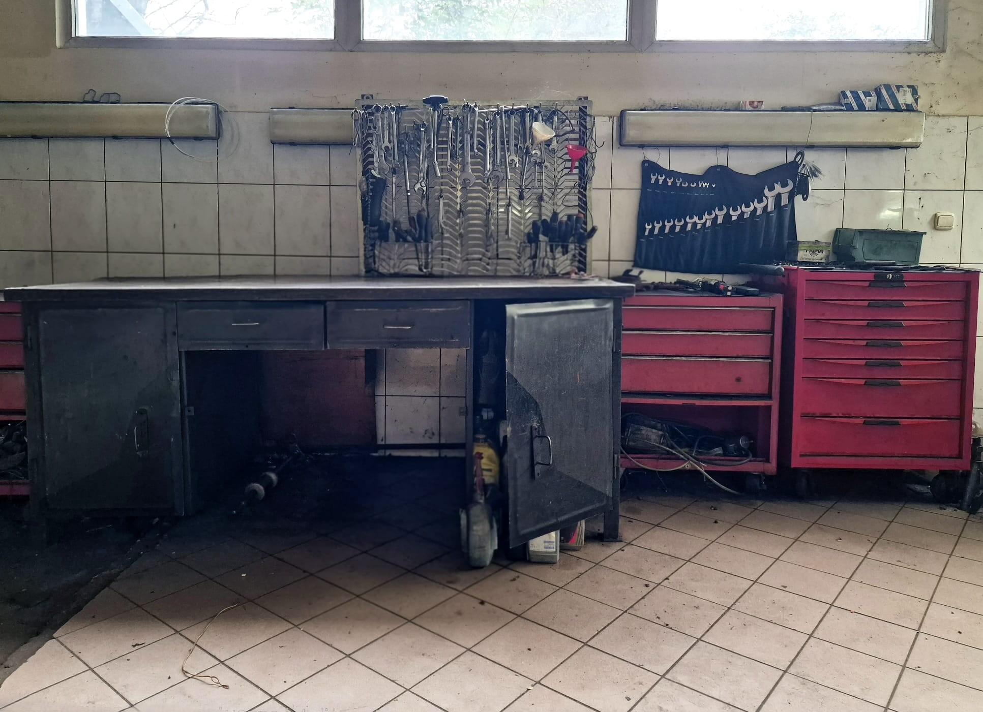 Dom z warsztatem samochodowym - zdjęcie 7