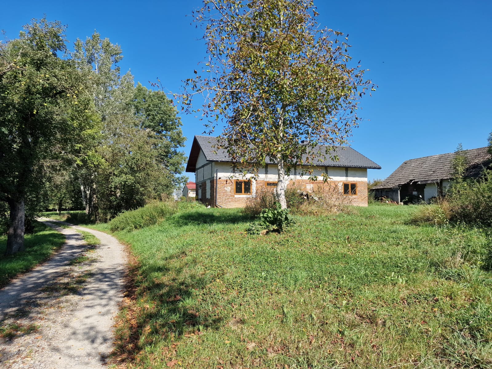Wiejski dom w malowniczym otoczeniu - zdjęcie 253
