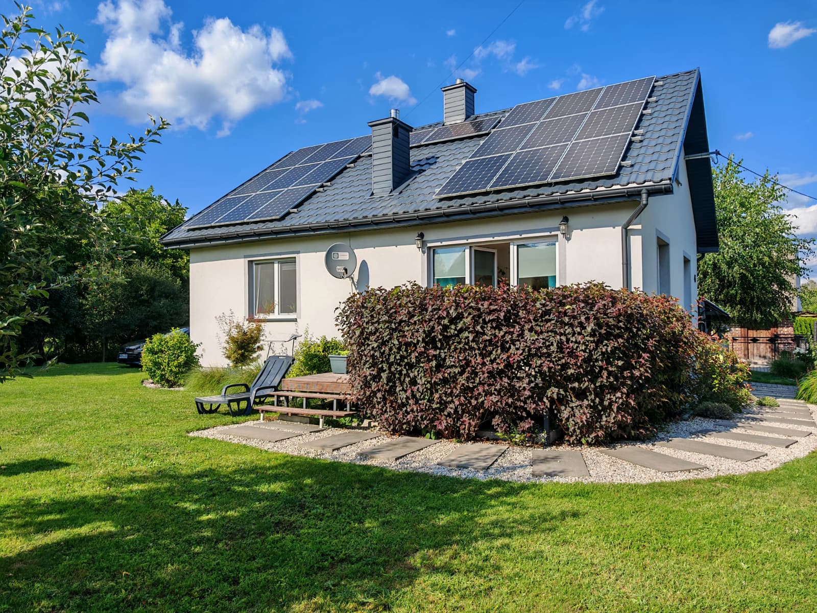 Klimatyczny dom z całorocznym basenem i dużą działką - zdjęcie 109