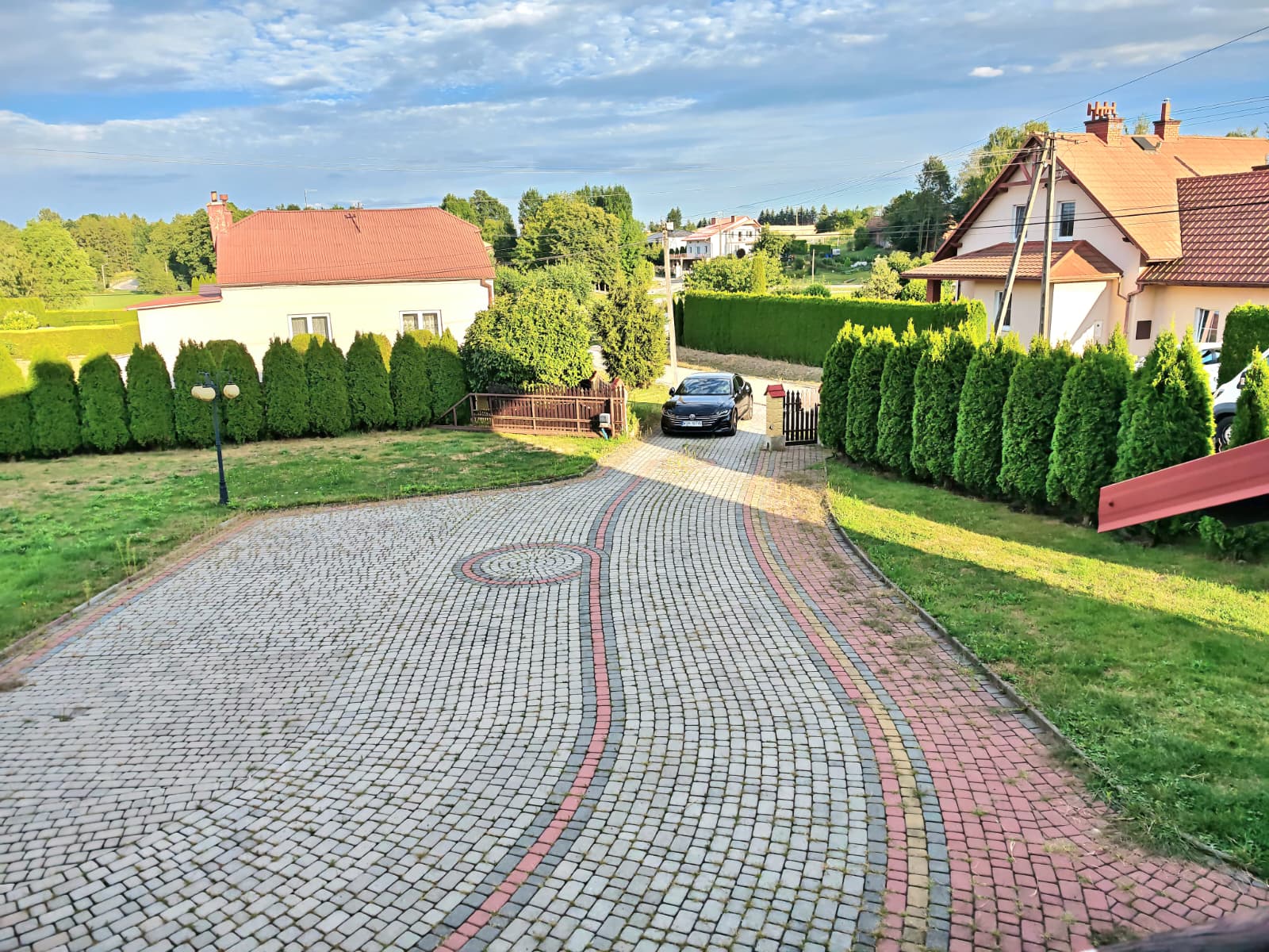 Przestronny dom 8 pokoi budynki gospodarcze garaż - zdjęcie 12