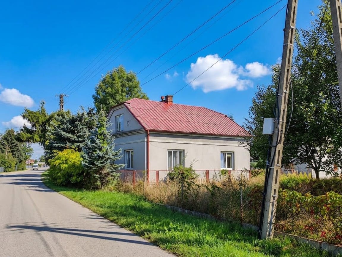 Dom jednorodzinny z budynkiem gospodarczym - zdjęcie 9