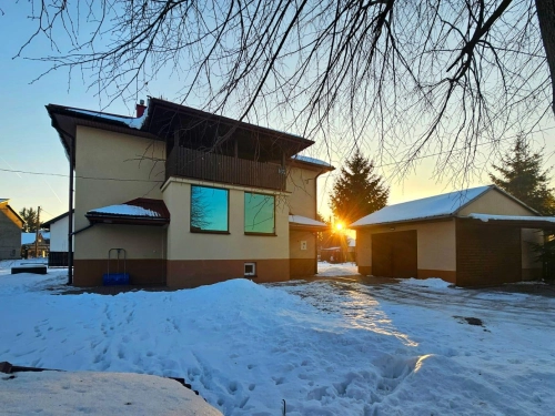 Przestronny dom z zadbaną działką